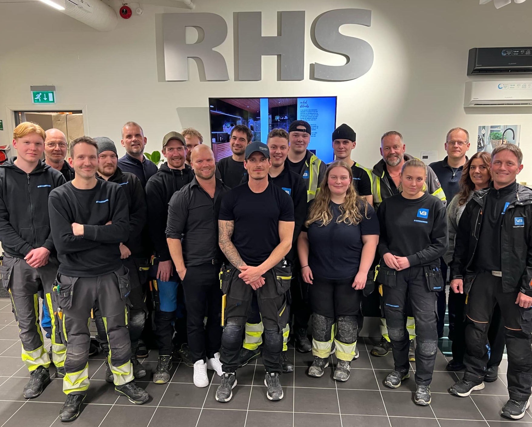 Rør og Handverk Service samlet til et gruppebilde.